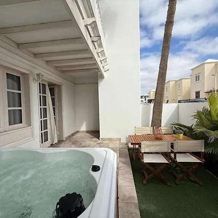 Le Family Palms Patio Jacuzzi By Bayside